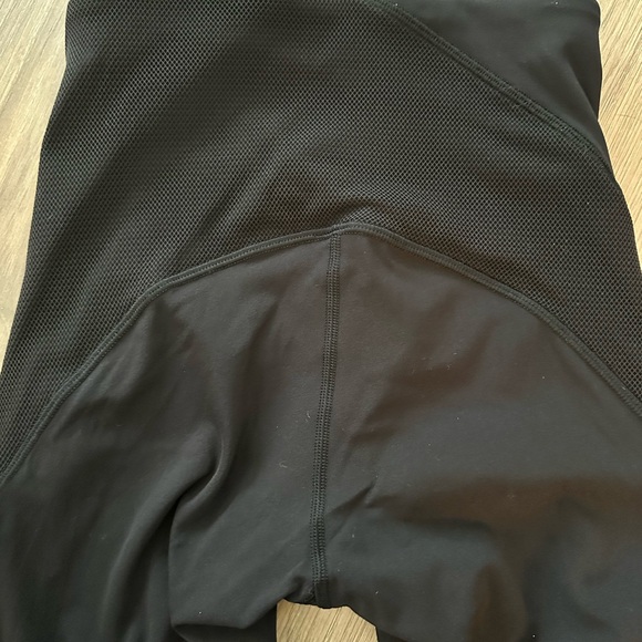 Lululemon Everlux and Mesh high rise tight legging size 2 length 28 inch - Picture 8 of 15